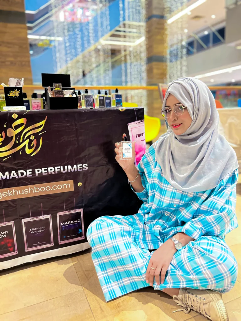 Javeria Abid at Rang-e-Khushboo perfume stall